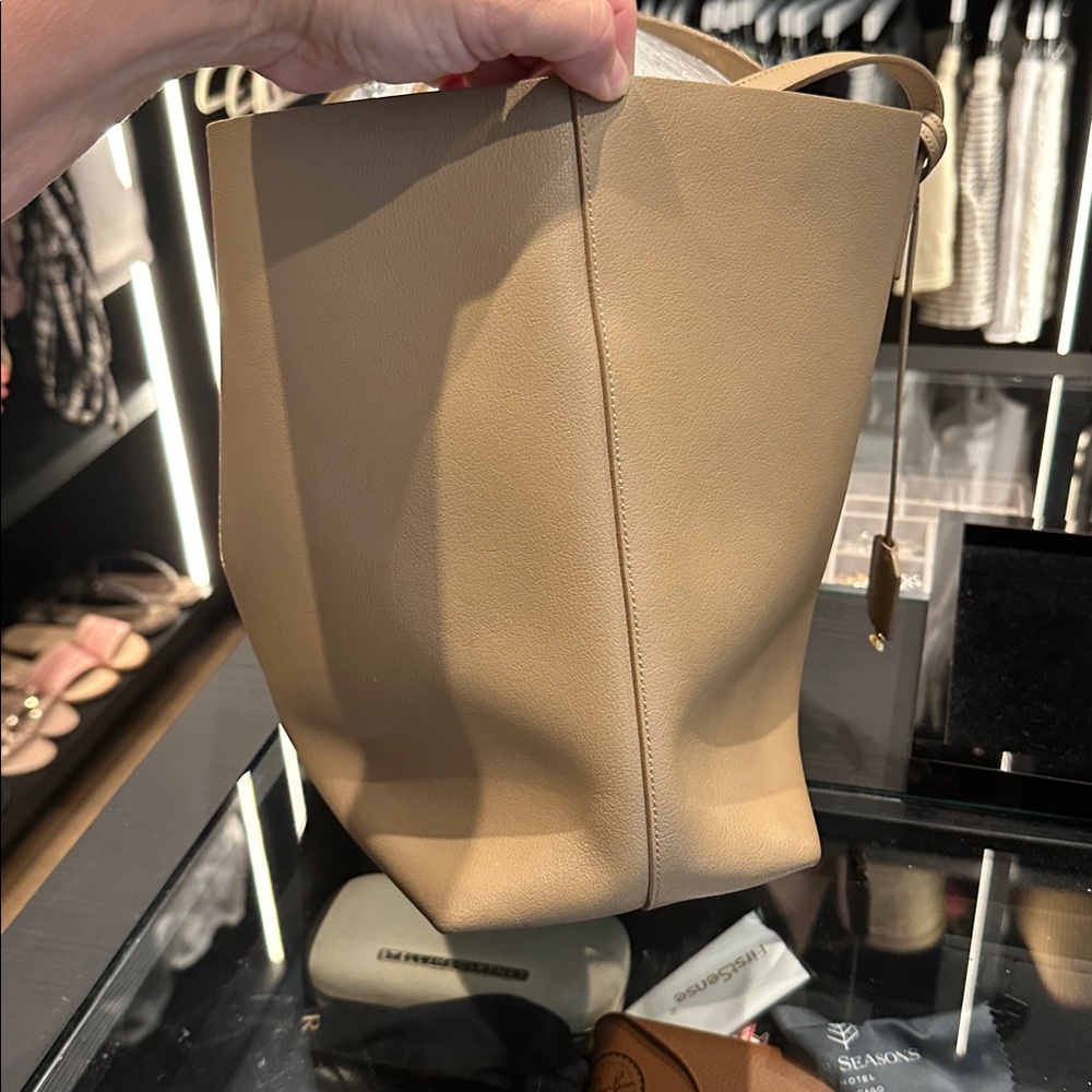 Saint Laurent Tan Leather Tote with Slim Strap and pouch - Picture 8 of 13